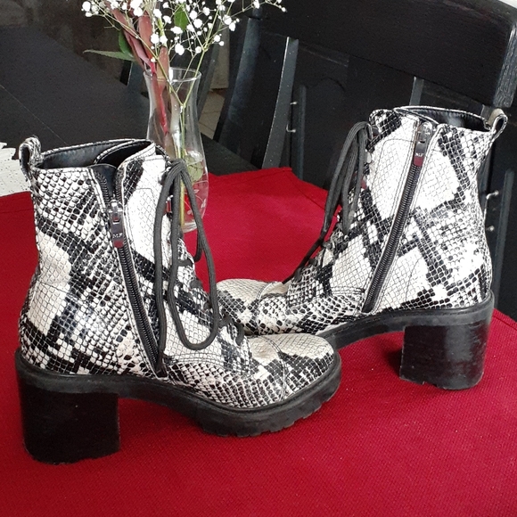 MARC FISHER BOOTIES - Picture 2 of 10